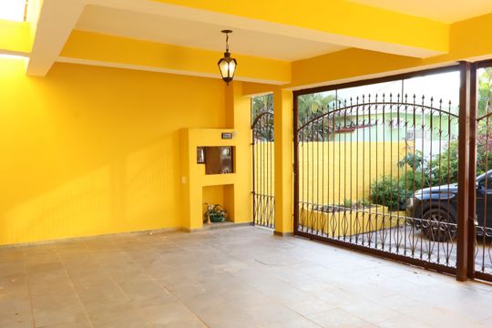 Garagem de casa à venda com 3 quartos, 215m² em Jardim Ibitirama, São Paulo