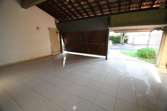 Garagem de casa à venda com 4 quartos, 370m² em Cidade Universitária, Campinas