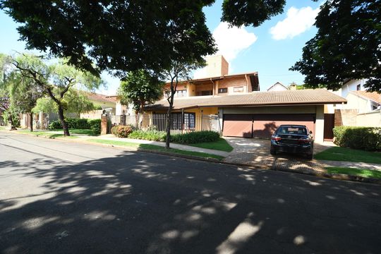 Fachada de casa à venda com 4 quartos, 370m² em Cidade Universitária, Campinas