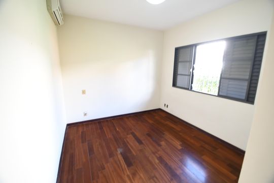 Quarto 3 - Suíte de casa à venda com 4 quartos, 370m² em Cidade Universitária, Campinas