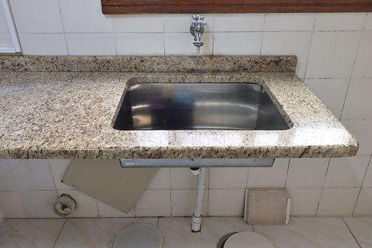 Cozinha de apartamento à venda com 2 quartos, 90m² em Passo da Areia, Porto Alegre