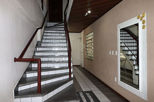 Área comum - Hall de Entrada de apartamento à venda com 2 quartos, 90m² em Passo da Areia, Porto Alegre