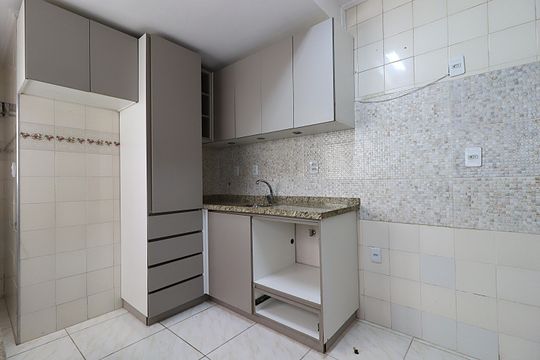 Apartamento à venda com 2 quartos, 90m² em Passo da Areia, Porto Alegre