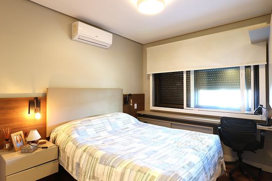 Suíte de apartamento à venda com 2 quartos, 69m² em Cristo Redentor, Porto Alegre
