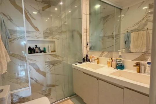 Banheiro 1 de apartamento para alugar com 2 quartos, 91m² em Caminho das Árvores, Salvador