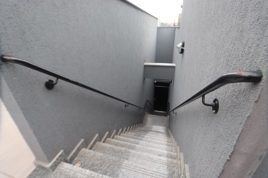 Escada de apartamento para alugar com 1 quarto, 38m² em Jardim Aricanduva, São Paulo