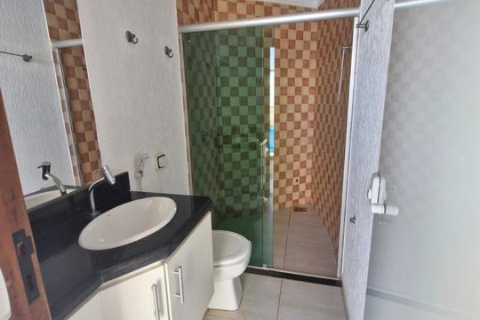 Banheiro de casa para alugar com 4 quartos, 200m² em Alto Umuarama, Uberlândia