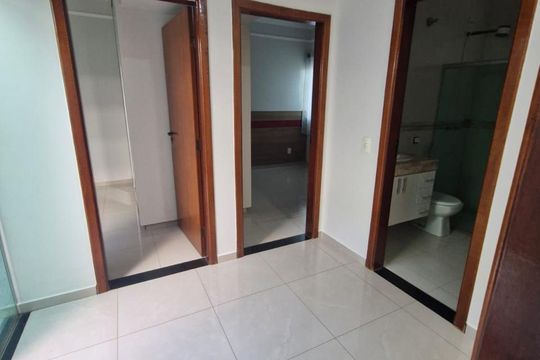 Entrada dormitórios de casa para alugar com 4 quartos, 200m² em Alto Umuarama, Uberlândia
