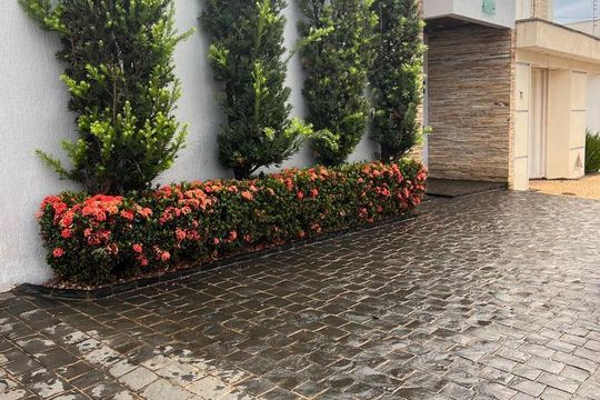 Fachada de casa para alugar com 4 quartos, 200m² em Alto Umuarama, Uberlândia