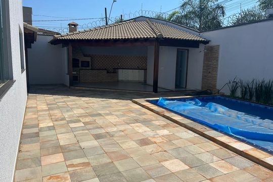 Piscina de casa para alugar com 4 quartos, 200m² em Alto Umuarama, Uberlândia