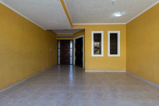 Garagem de casa à venda com 3 quartos, 211m² em Jardim Santa Maria, São Paulo