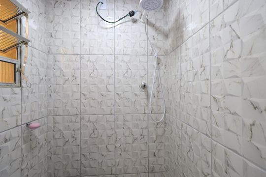 Banheiro de serviço de casa para alugar com 2 quartos, 39m² em Chácara Califórnia, São Paulo