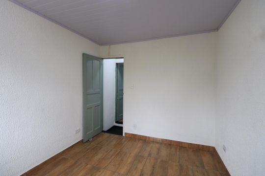 Quarto 2 de casa para alugar com 2 quartos, 39m² em Chácara Califórnia, São Paulo