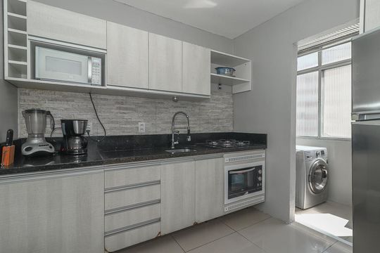 Cozinha de apartamento à venda com 1 quarto, 39m² em Humaitá, Porto Alegre
