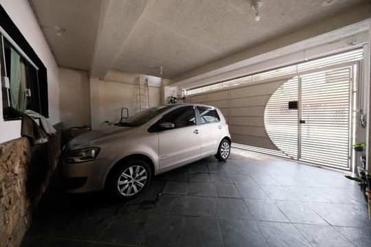 Garagem de casa à venda com 5 quartos, 180m² em Conjunto Habitacional Padre Jose de Anchieta, São Paulo