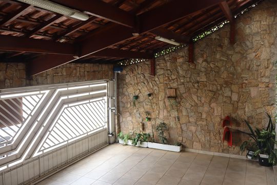 Garagem  de casa à venda com 4 quartos, 261m² em Vila Rosalia, Guarulhos