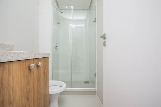 Banheiro de apartamento para alugar com 1 quarto, 47m² em Menino Deus, Porto Alegre