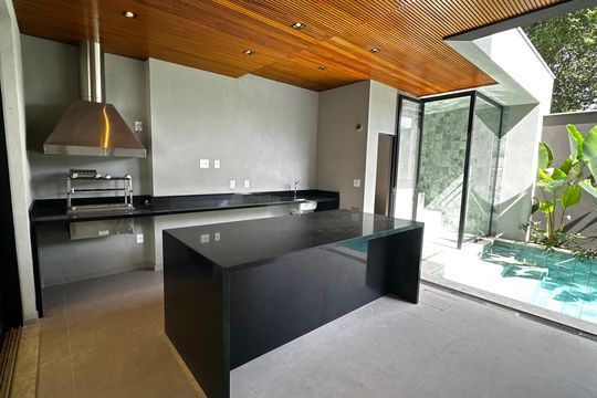 Área externa de casa de condomínio à venda com 4 quartos, 493m² em Barra da Tijuca, Rio de Janeiro