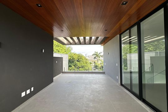 Varanda de casa de condomínio à venda com 4 quartos, 493m² em Barra da Tijuca, Rio de Janeiro