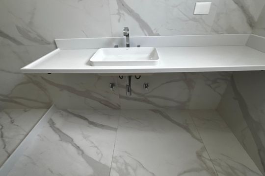 Banheiro do Quarto 2 de casa de condomínio à venda com 4 quartos, 493m² em Barra da Tijuca, Rio de Janeiro