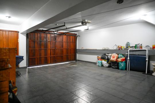Garagem de casa à venda com 3 quartos, 210m² em Bosque da Saúde, São Paulo