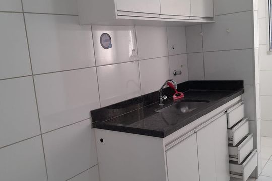 Cozinha de apartamento para alugar com 2 quartos, 60m² em Laranjeiras, Uberlândia