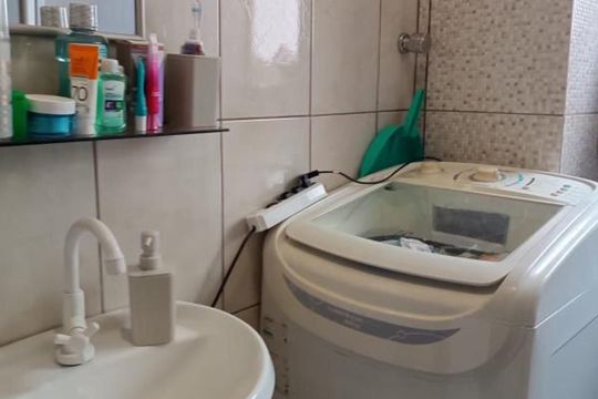 Banheiro de apartamento à venda com 1 quarto, 27m² em Centro Histórico, Porto Alegre