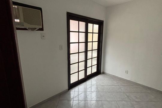 Casa de Condomínio para alugar com 2 quartos, 90m² em Sapê, Niterói