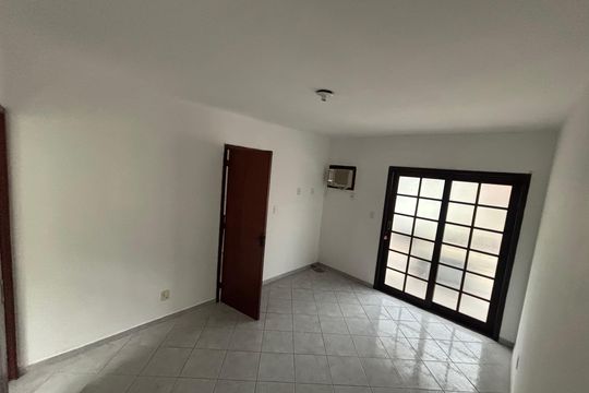 Casa de Condomínio para alugar com 2 quartos, 90m² em Sapê, Niterói