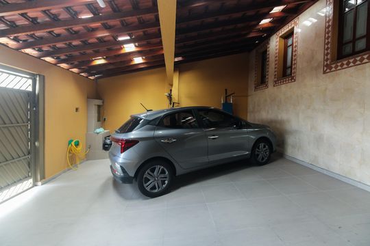 Garagem  de casa à venda com 4 quartos, 220m² em Penha de França, São Paulo