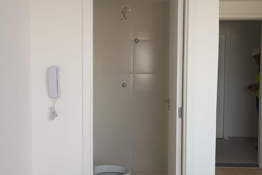 Banheiro de apartamento à venda com 1 quarto, 17m² em Jardim Jaragua (Sao Domingos), São Paulo