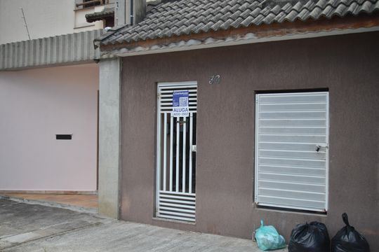 Placa de apartamento para alugar com 2 quartos, 72m² em Vila Valparaíso, Santo André