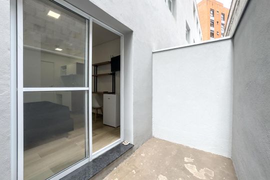 Varanda de kitnet/studio para alugar com 1 quarto, 22m² em Pinheiros, São Paulo