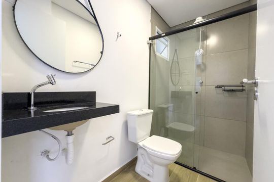 Banheiro de apartamento para alugar com 1 quarto, 22m² em Pinheiros, São Paulo