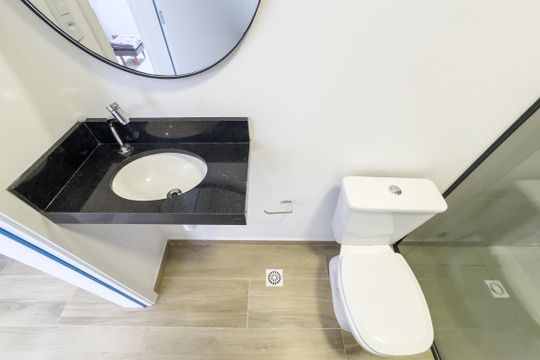 Banheiro de apartamento para alugar com 1 quarto, 22m² em Pinheiros, São Paulo