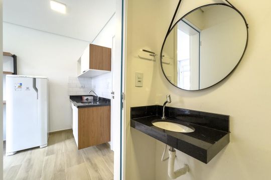 Banheiro de apartamento para alugar com 1 quarto, 22m² em Pinheiros, São Paulo