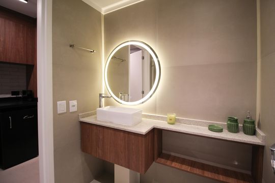 Banheiro de kitnet/studio para alugar com 1 quarto, 27m² em Moema, São Paulo