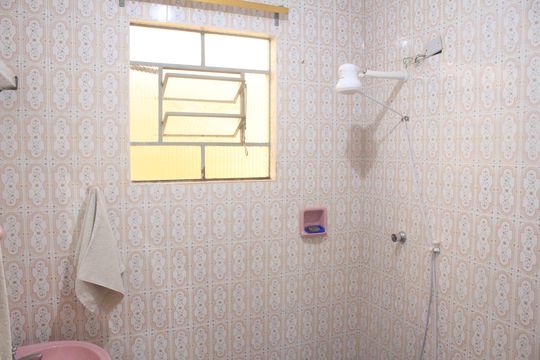 Banheiro de casa à venda com 2 quartos, 97m² em Olímpico, São Caetano do Sul