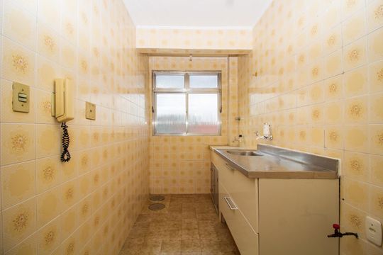 Cozinha  de apartamento para alugar com 1 quarto, 48m² em Azenha, Porto Alegre
