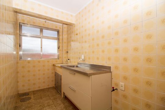 Cozinha  de apartamento para alugar com 1 quarto, 48m² em Azenha, Porto Alegre