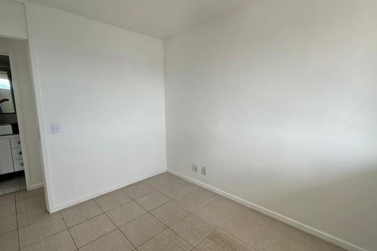 Quarto 1 de apartamento à venda com 2 quartos, 69m² em Recreio dos Bandeirantes, Rio de Janeiro