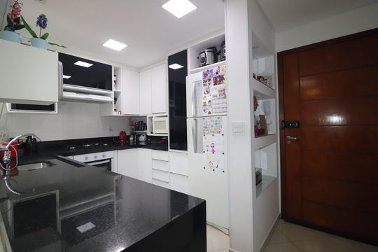 Cozinha de apartamento à venda com 2 quartos, 94m² em Vila Mazzei, Santo André