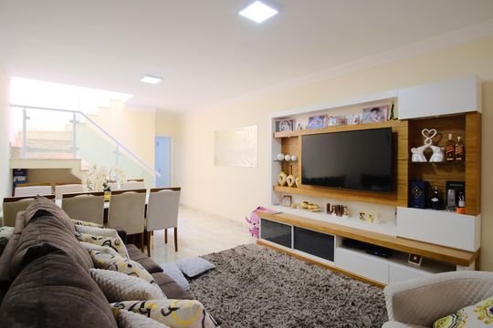 Casa à venda com 3 quartos, 125m² em Vila Carrão, São Paulo