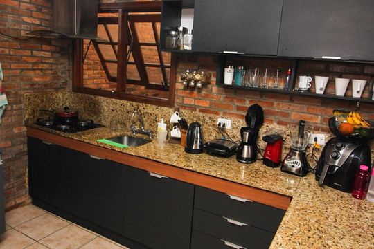 Cozinha de casa à venda com 6 quartos, 300m² em Hípica, Porto Alegre