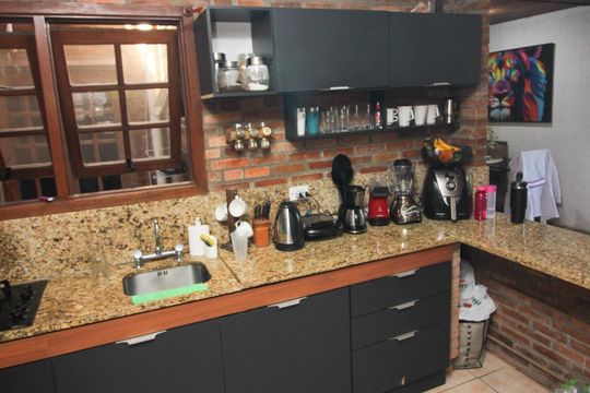 Cozinha de casa à venda com 6 quartos, 300m² em Hípica, Porto Alegre