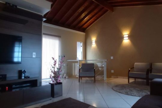 Casa à venda com 3 quartos, 239m² em Vila Curuçá, Santo André