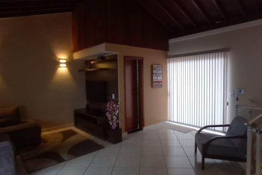 Casa à venda com 3 quartos, 239m² em Vila Curuçá, Santo André