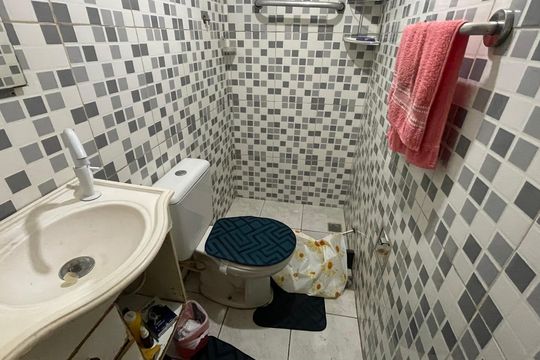 Banheiro de casa para alugar com 2 quartos, 60m² em Jardim Carioca, Rio de Janeiro