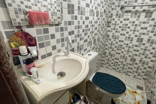 Banheiro de casa para alugar com 2 quartos, 60m² em Jardim Carioca, Rio de Janeiro