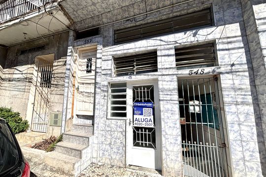 Fachada  de casa para alugar com 1 quarto, 60m² em Vila Paranagua, São Paulo